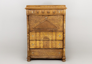 картинка Старинный комод-бюро салоне старинных вещей "Шебби" являющийся официальным дистрибьютором в России и Беларуси