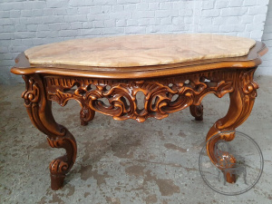 картинка Старинный ореховый столик со столешницей из оникса салоне старинных вещей "Шебби" являющийся официальным дистрибьютором в России и Беларуси