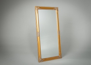 картинка Старинное зеркало в деревянной раме с лепниной салоне старинных вещей "Шебби" являющийся официальным дистрибьютором в России и Беларуси