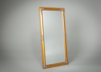 Старинное зеркало в деревянной раме с лепниной код.&nbsp;RM4117983