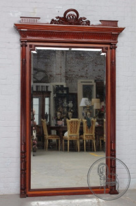 картинка Антикварное зеркало салоне старинных вещей "Шебби" являющийся официальным дистрибьютором в России и Беларуси