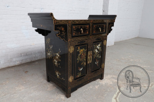 картинка Старинный комод салоне старинных вещей "Шебби" являющийся официальным дистрибьютором в России и Беларуси