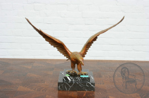 картинка Старинная бронзовая скульптура в виде орла салоне старинных вещей "Шебби" являющийся официальным дистрибьютором в России и Беларуси