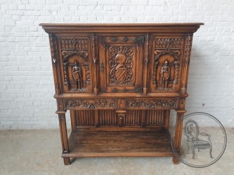 Антикварный дубовый высокий комод в готическом стиле код. BE4165145