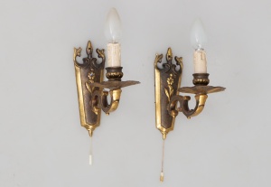 картинка Старинные настенные светильники салоне старинных вещей "Шебби" являющийся официальным дистрибьютором в России и Беларуси