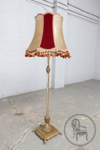 картинка Старинный торшер на бронзовой опоре салоне старинных вещей "Шебби" являющийся официальным дистрибьютором в России и Беларуси