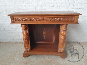 Антикварная консоль, декорированная объемной резьбой код.&nbsp;BE4165327