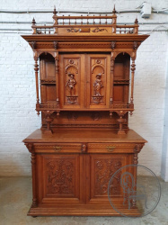 Антикварный буфет с барельефами и объемными фигурами код. BE3259548