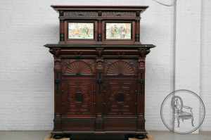 картинка Антикварный буфет из ореха с росписью на верхних филенках салоне старинных вещей "Шебби" являющийся официальным дистрибьютором в России и Беларуси