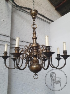 картинка Антикварная люстра во Фламандском стиле салоне старинных вещей "Шебби" являющийся официальным дистрибьютором в России и Беларуси