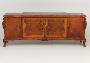 картинка Старинный комод салоне старинных вещей "Шебби" являющийся официальным дистрибьютором в России и Беларуси