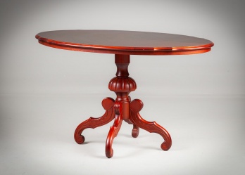 Старинный столик из красного дерева на резной ноге код. 