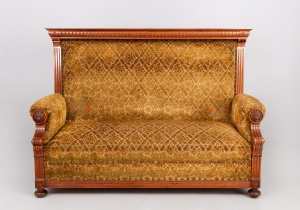 картинка Антикварный диван салоне старинных вещей "Шебби" являющийся официальным дистрибьютором в России и Беларуси