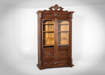 Антикварный книжный шкаф с резьбой код.&nbsp;RM4165974