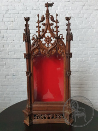 Антикварная витрина небольшого размера в готическом стиле код. BE106957