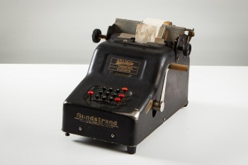 Антикварный аппарат для печати код. RM4108438