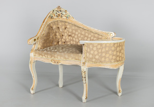 картинка Антикварное канапе салоне старинных вещей "Шебби" являющийся официальным дистрибьютором в России и Беларуси