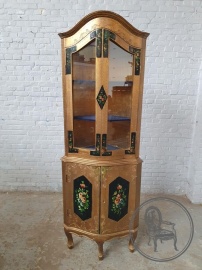 Старинный угловой шкаф во флорентийском стиле с золочением и ручной цветочной росписью код.&nbsp;BE4165681