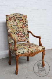 Антикварное ореховое кресло с гобеленовой обивкой код. BE4097584