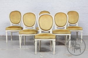 картинка Старинный набор стульев (4 шт.) салоне старинных вещей "Шебби" являющийся официальным дистрибьютором в России и Беларуси