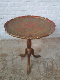 Старинный приставной столик с резьбой и инкрустацией код. BE3259347