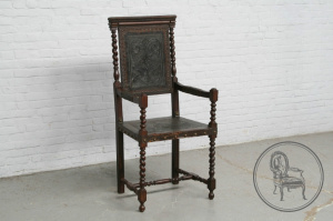 картинка Антикварное кресло салоне старинных вещей "Шебби" являющийся официальным дистрибьютором в России и Беларуси