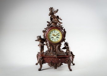 Антикварные мраморные часы с фигурками ангелочков код. RM4145832