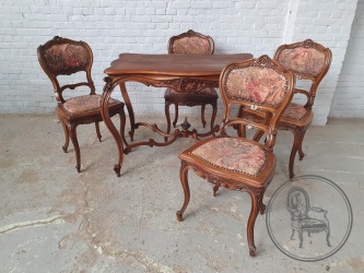 Антикварный ореховый стол и 4 стула в стиле Людовика XV код. BE4143119