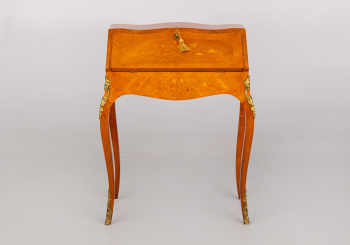 Старинное бюро код. RM42796