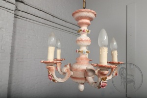 картинка Старинная фарфоровая люстра салоне старинных вещей "Шебби" являющийся официальным дистрибьютором в России и Беларуси