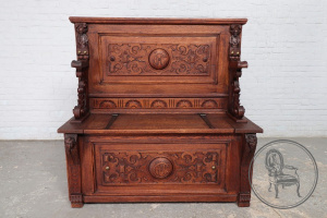 картинка Антикварная скамья салоне старинных вещей "Шебби" являющийся официальным дистрибьютором в России и Беларуси