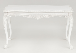 картинка Старинный столик салоне старинных вещей "Шебби" являющийся официальным дистрибьютором в России и Беларуси