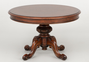 картинка Cтаринный столик салоне старинных вещей "Шебби" являющийся официальным дистрибьютором в России и Беларуси