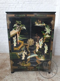 Старинный комод в восточном стиле с ручной сюжетной росписью код. BE3259574