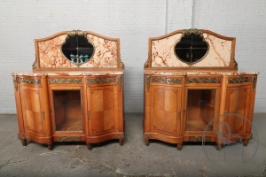 картинка Антикварные комоды с зеркалом и мраморной отделкой салоне старинных вещей "Шебби" являющийся официальным дистрибьютором в России и Беларуси