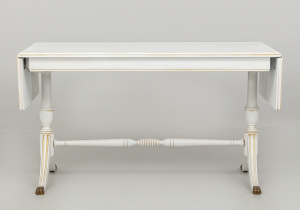 картинка Cтаринный столик салоне старинных вещей "Шебби" являющийся официальным дистрибьютором в России и Беларуси