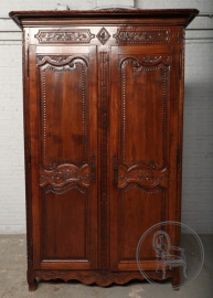 Антикварный французский шкаф из ореха код. BE107126