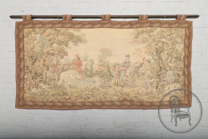 картинка Антикварная шпалера салоне старинных вещей "Шебби" являющийся официальным дистрибьютором в России и Беларуси