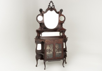 Старинный комод с зеркалом из красного зеркала код. RM4099833