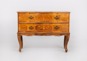 картинка Старинная тумбочка салоне старинных вещей "Шебби" являющийся официальным дистрибьютором в России и Беларуси