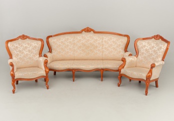 Старинный набор для гостиной: канапе и два кресла с изогнутыми резными спинками код. RM69092