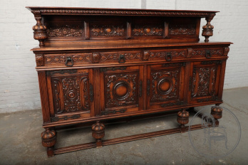 Антикварный резной комод в стиле Тюдор код. BE107576