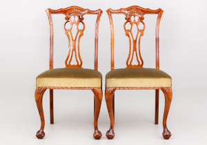 картинка Старинные стулья (2 шт.) салоне старинных вещей "Шебби" являющийся официальным дистрибьютором в России и Беларуси