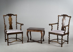 картинка Антикварный комплект мебели: кресла на витых ножках (2 шт.) и столик с прямоугольной столешницей салоне старинных вещей "Шебби" являющийся официальным дистрибьютором в России и Беларуси