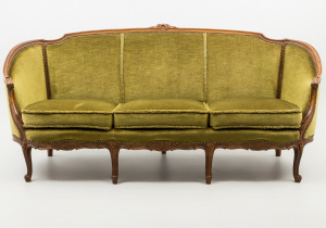 картинка Антикварное канапе салоне старинных вещей "Шебби" являющийся официальным дистрибьютором в России и Беларуси