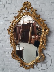 Старинное зеркало в стиле Рококо в деревянной резной раме код. BE4096898