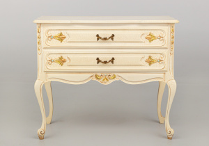 картинка Старинный комод салоне старинных вещей "Шебби" являющийся официальным дистрибьютором в России и Беларуси