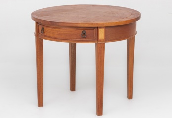 Старинный круглый столик из красного дерева код. RM4100962