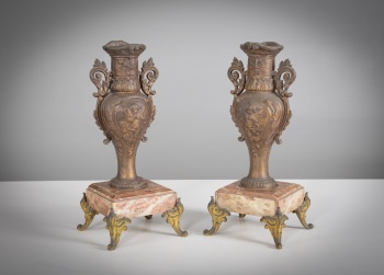 Пара антикварных декоративных ваз (кассолеток) из шпиатра на мраморном основании код.&nbsp;RM4165828