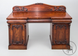 картинка Антикварный комод салоне старинных вещей "Шебби" являющийся официальным дистрибьютором в России и Беларуси